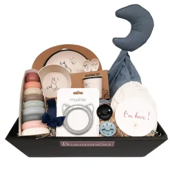 Babyshower gave - gavekurv med blå luksusforkælelse til den lille babydreng