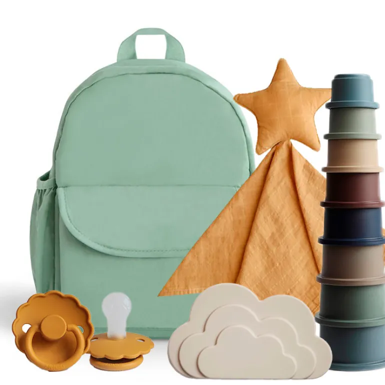 Barselsgave - Baby Backpack Green with the essentials