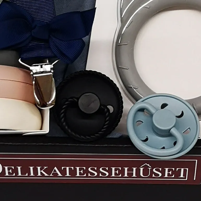 Barselsgave - gavekurv m. sut, nussebamse og legetøj