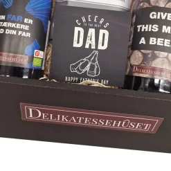 Fars dag gave 2026 - gavekasse med to øl, chips og chokolade