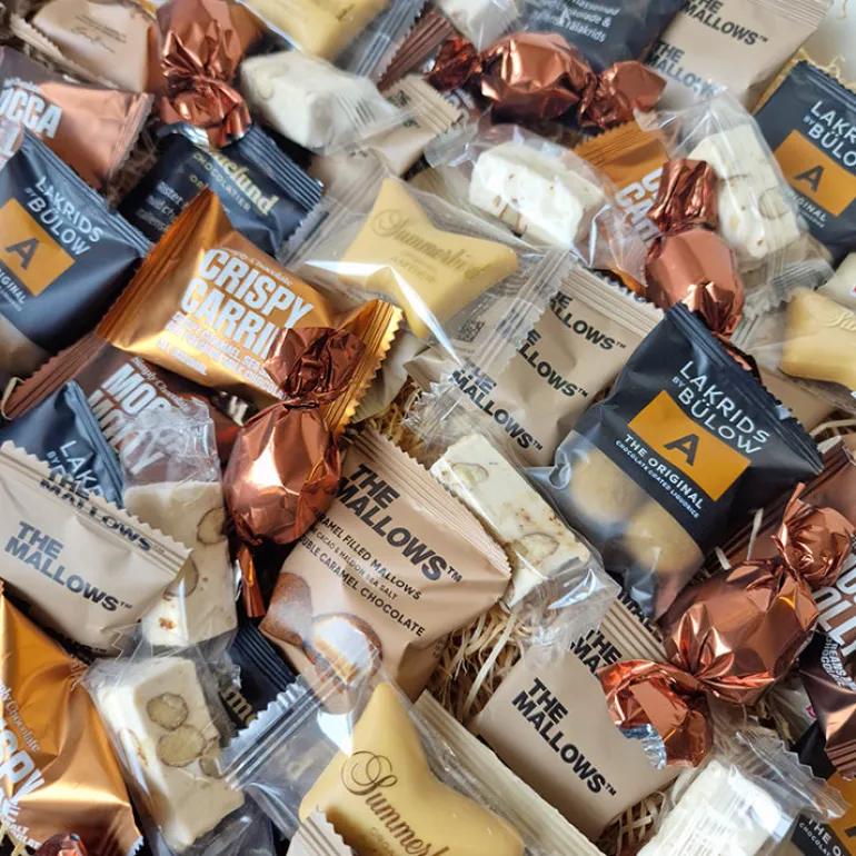 Gavekurv - eksklusiv dele-kurv med chokolade, lakrids, skum og nougat