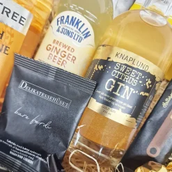 Gavekurv - Flot guld kurv m. Knaplunds glimmer gin, tonicvand og snacks