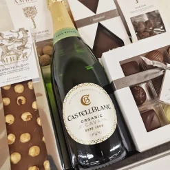 Gavekurv - gave med mousserende CAVA og chokolade fra Summerbird