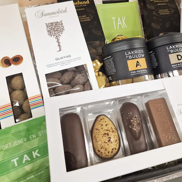Gavekurv - Kæmpe 'tak' kurv med slik, chokolade og lækkerier