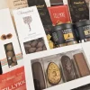 Gavekurv - Kæmpe 'tillykke' kurv med slik, chokolade og lækkerier