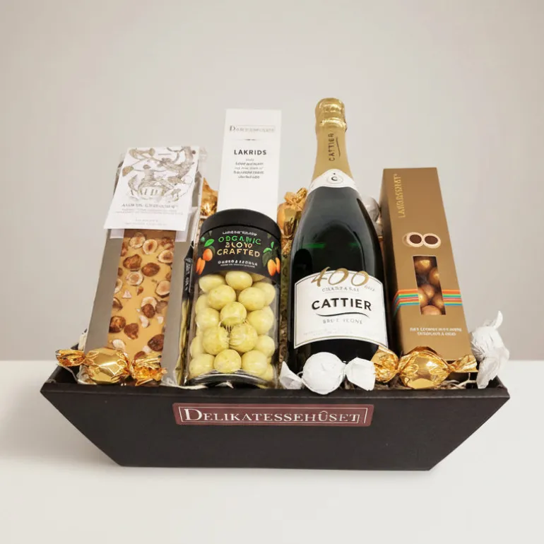 Gavekurv - luksuriøs Champagnekurv med søde danske delikatesser