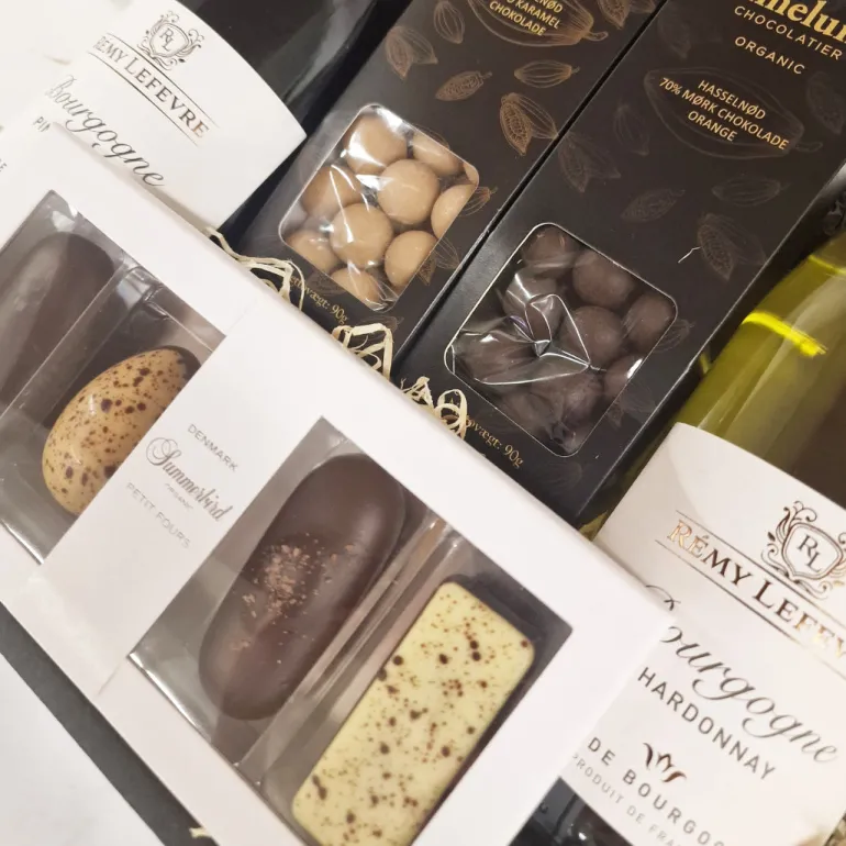 Gavekurv - med Bourgogne vin, nødder & chokolade