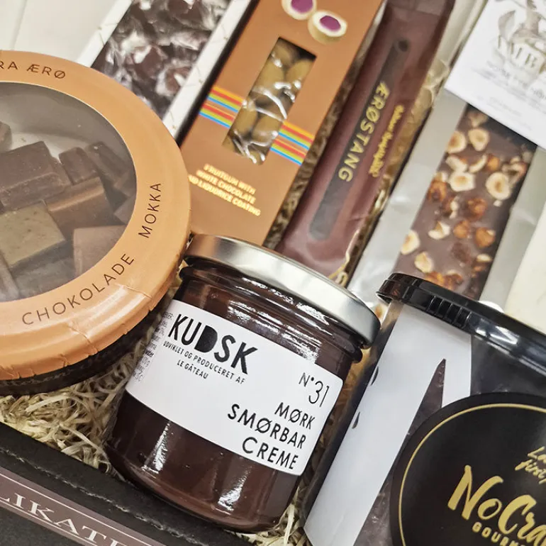 Gavekurv med et væld af chokolade