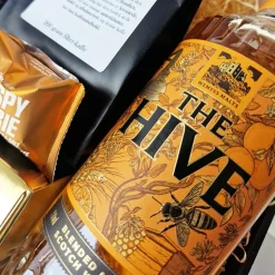 Gavekurv - med Wemyss The Hive whisky, kaffe og lækkerier