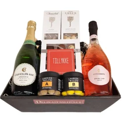 Gavekurv - ønsk tillykke med to flasker Cava, Summerbird og Lakrids by Bülow