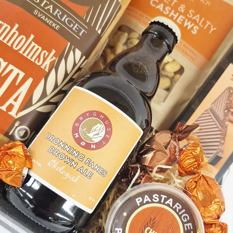 Gavekurv - orange ølkurv med specialøl og delikatesser