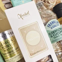 Gavekurv - overdådig 'tillykke' gave med gin, tonic og delikatesser