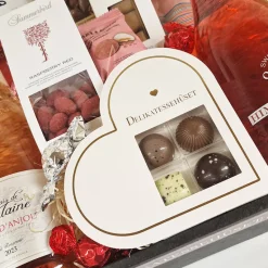 Gavekurv - sig 'tak' med en rosévin & søde lækkerier