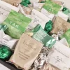 Gavekurv - stor grøn 'Tak' kurv fyldt med flowpacks