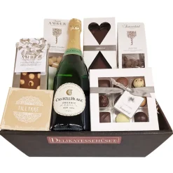 Gavekurv - 'tillykke' med mousserende CAVA og chokolade fra Summerbird