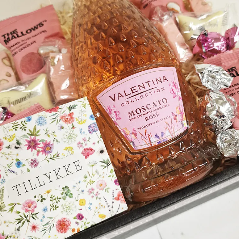 Gavekurv - tillykke med rosé bobler og luksus chokolade