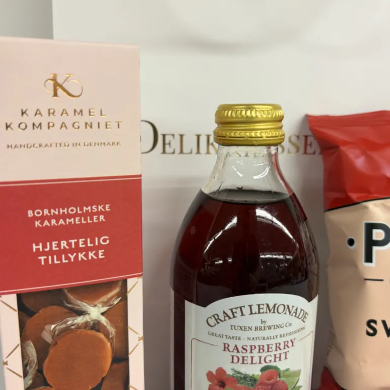 Gavepose - Rød tillykke gave