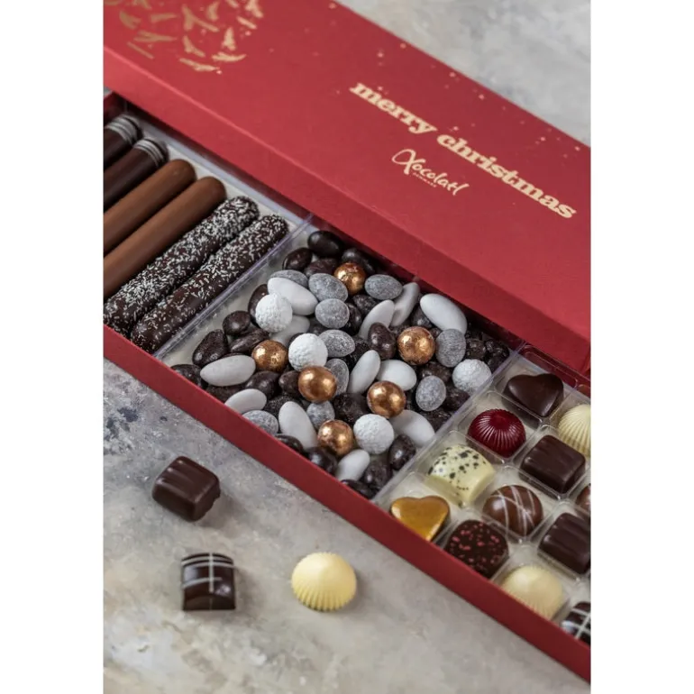 Gaveæske med fyldte chokolader og marcipanbarer