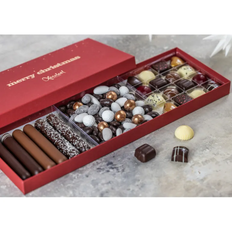 Gaveæske med fyldte chokolader og marcipanbarer