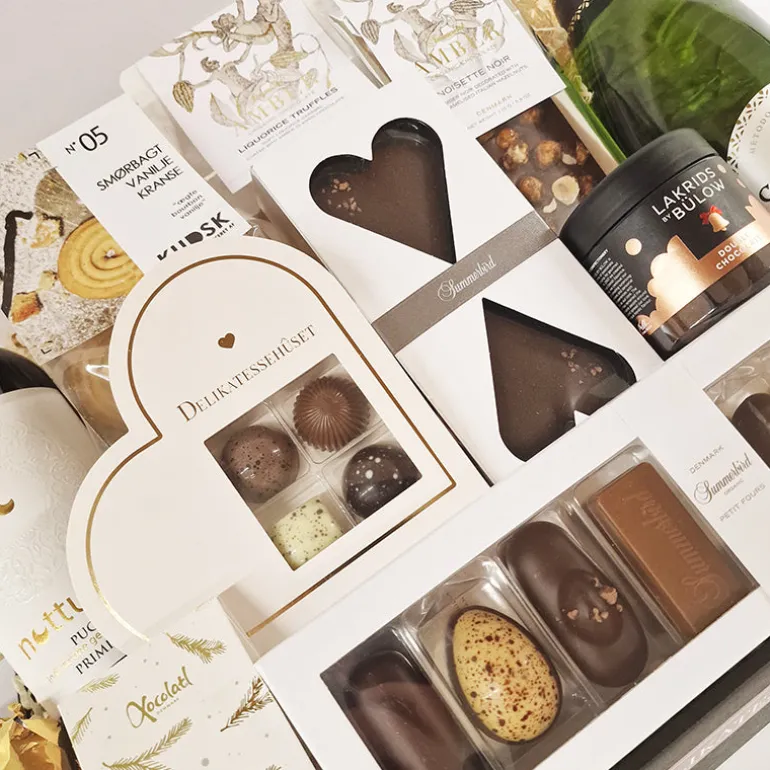 Julekurv - en elegant julegave med rødvin, nytårsbobler og chokolade