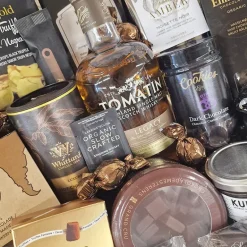 Kæmpe kurv m. whisky, chokolade, lakrids og salte lækkerier
