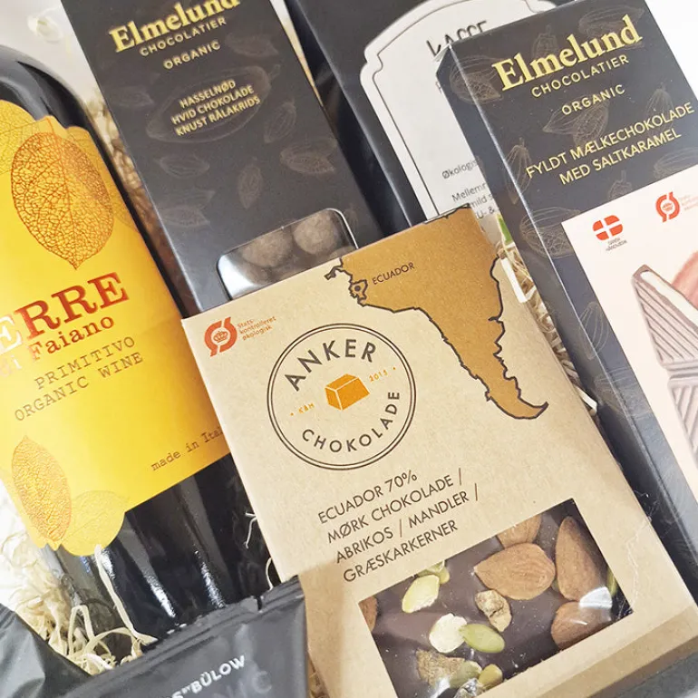 Økologisk gavekurv med rødvin og Elmelund chokolade