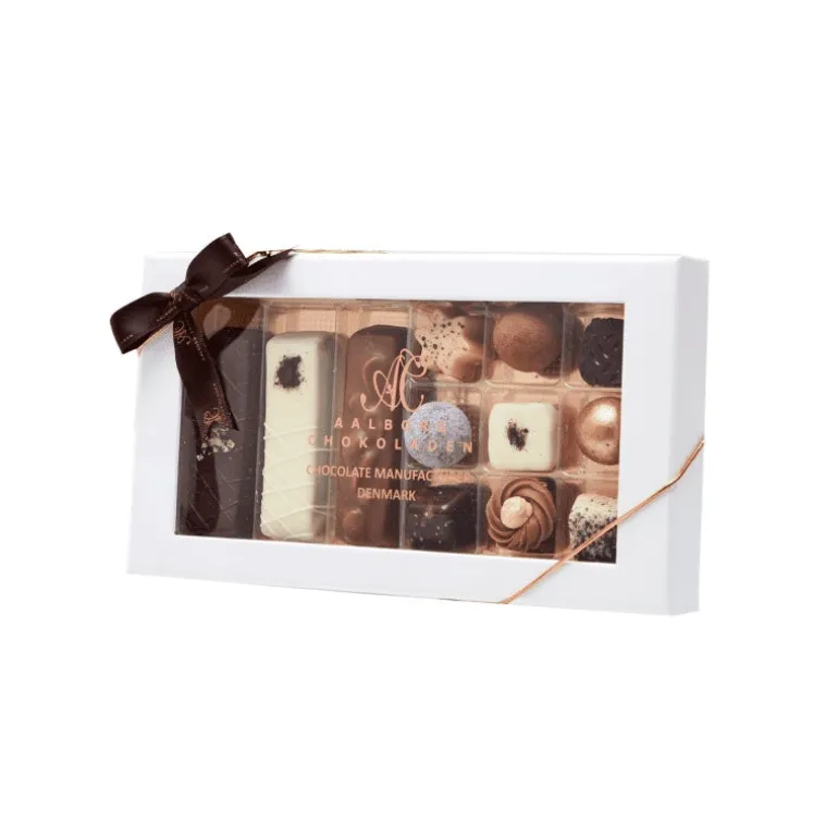 Marcipan og dessertchokolade i blandet æske