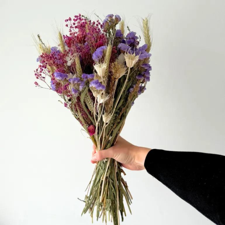 Miss Caroline – Farverig evighedsbuket med smukke blomster