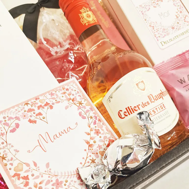 Mors dag gavekurv med Rosévin og lækkerier